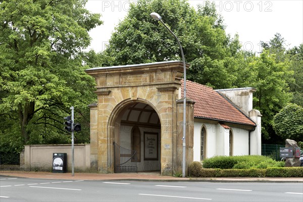 Cemetery gate from 1839