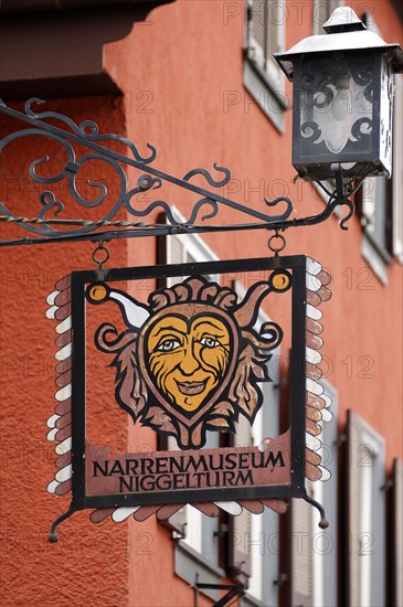 Hanging sign of the Narrenmuseum at the Niggelturm