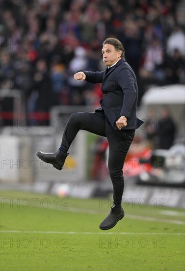 Goal celebration coach Bruno Labbadia