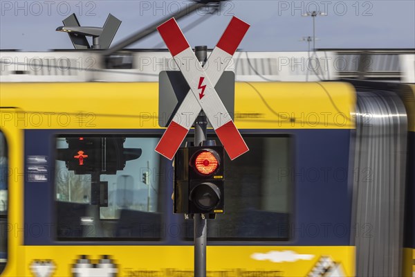 Unrestricted level crossing