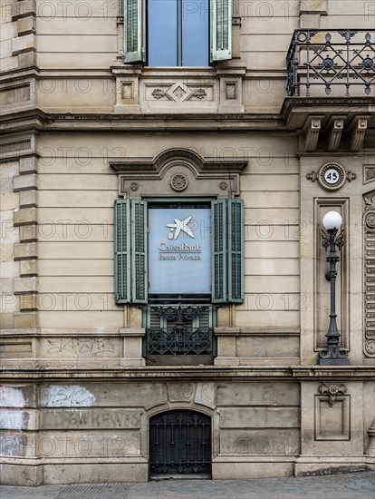 Houses and shops on the boulevard Passeig de Gracia