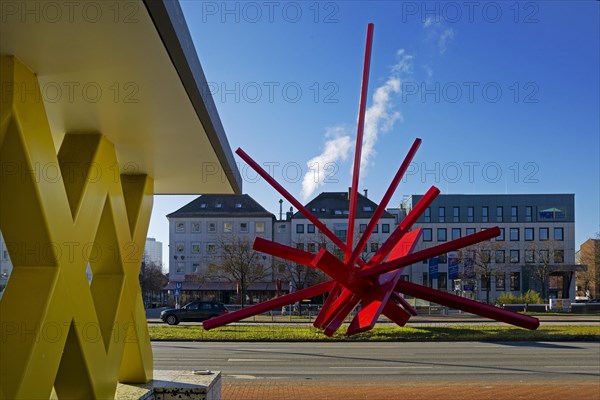 Koenigsworther Platz with the artwork Symphony in Red by John Raymond Henry