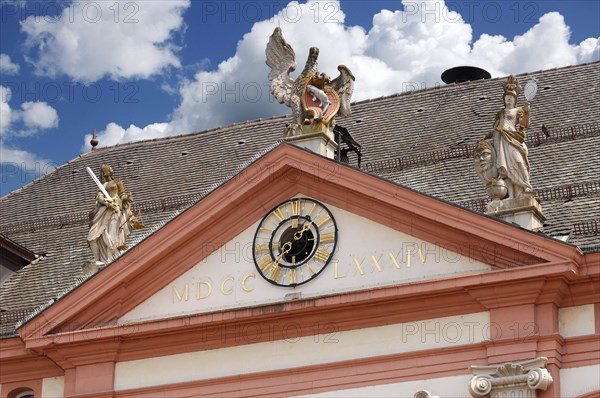 Three sculptures on the classicist town hall from 1784: on the left the Justitia