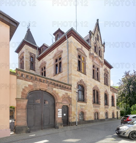 Former bank and residential building