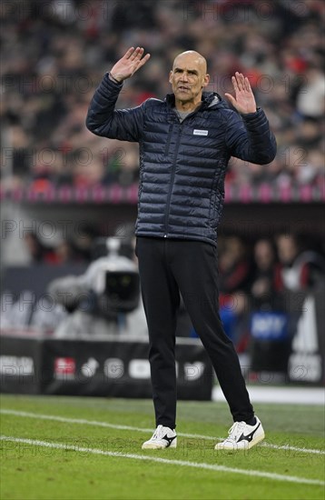 Coach Thomas Letsch VfL Bochum BOC on the sidelines