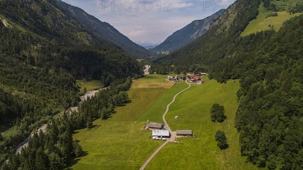 Spielmannsau and Oberau in the Trettach Valley south of Oberstdorf