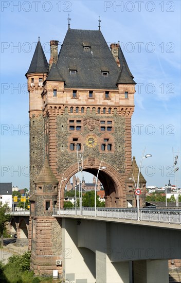 Tower and bridge gate on the west side of the Nibelungen Bridge