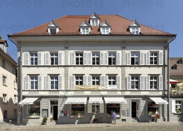 Residential and commercial building on Muensterplatz