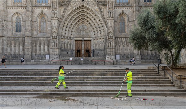 La Catedral de la Santa Creu in the Barri Gotic district