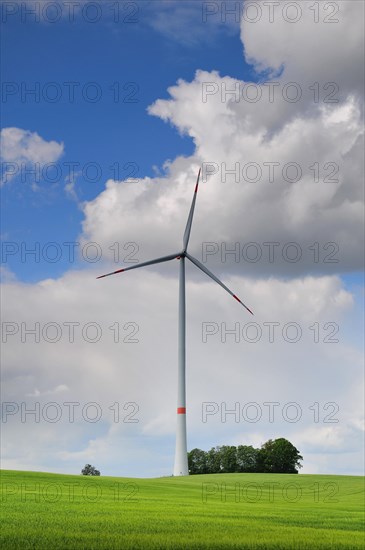 Wind turbine east of Augsburg in the middle of farmland