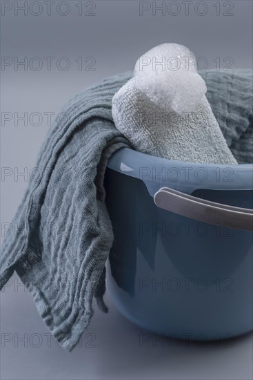 Cleaning bucket with cleaning cleaning cloths