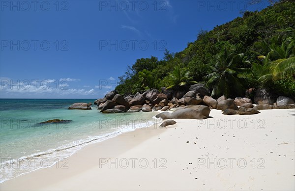 Granite formations on La Dique Island