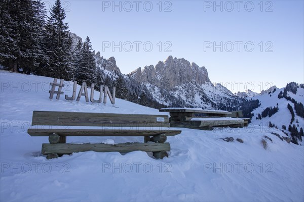 Installation Hashtag Jaun below the Gastlosen and the Marchzaehne