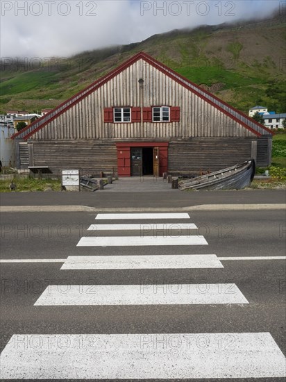 Zebra crossing to the boathouse