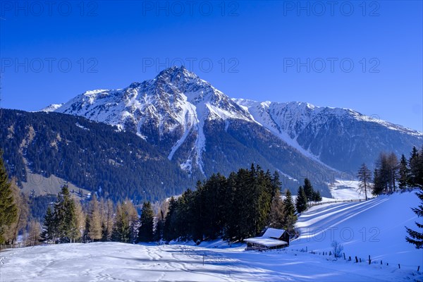 Winter hiking trail to the Reschenalm