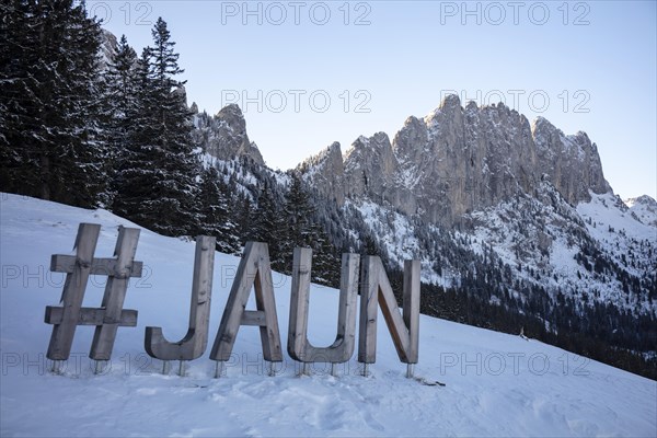 Installation Hashtag Jaun below the Gastlosen and the Marchzaehne