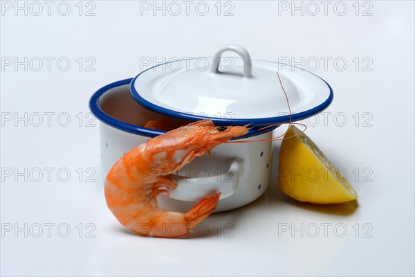 Cooked prawns in pot