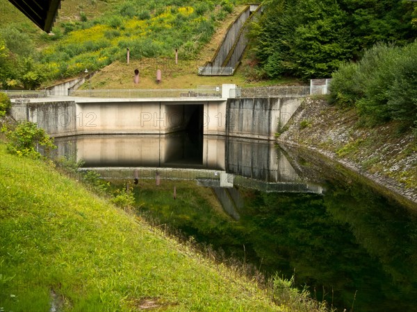 Shooting channel with stilling basin of the Kleine Kinzig dam