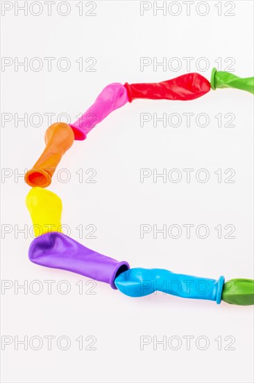 Little balloons of various color form a circle shape