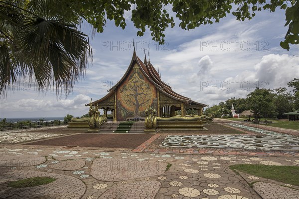 Temple Wat Sirindhorn Wararam