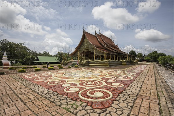 Temple Wat Sirindhorn Wararam