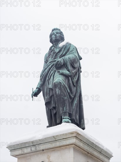 Mozart Monument on Residenzplatz