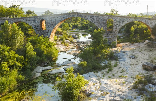 Pont Julien