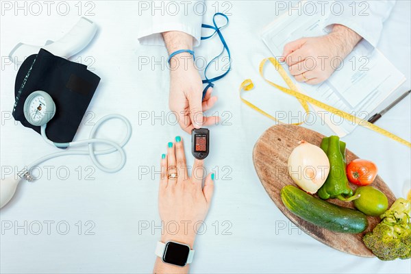 Nutritionist measuring oxygen pulse to patient