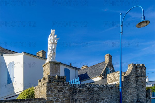 White Madonna statue