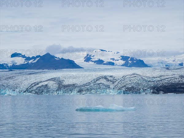 Glacier calving into Joekulsarlon Glacier Lagoon