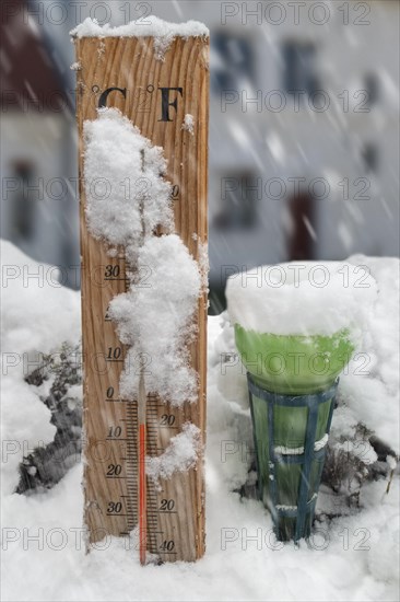 Garden rain gauge