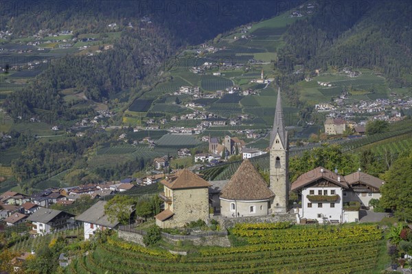 View from the Schenner Waalweg to the church of St.Georgen