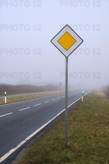 Traffic sign right of way