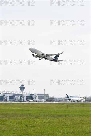 Lufthansa Airbus A320-200 taking off on Runway North