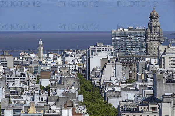 Aerial view over Palacio Salvo