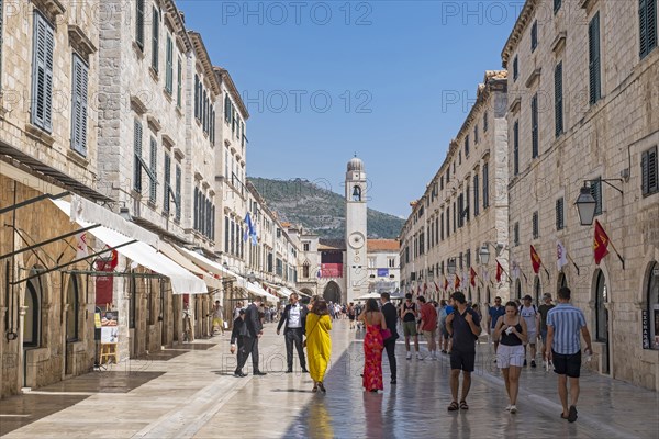 Bell tower and tourists shopping in Stradun