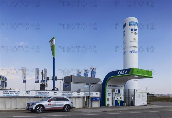 Hydrogen filling station with F-Cell car at the airport