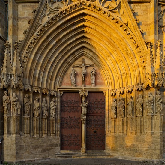 Triangle portal with the twelve apostles