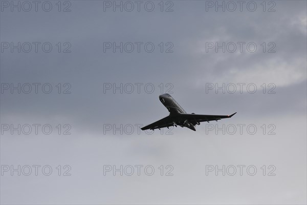 Passenger plane during take off