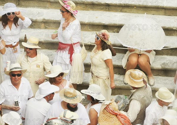 Los Indianos is the central event of the Palmerian Carnival on La Palma and dates back to the return of emigrants from Central America and Cuba. Participants are almost all residents of St. Cruz and tourists