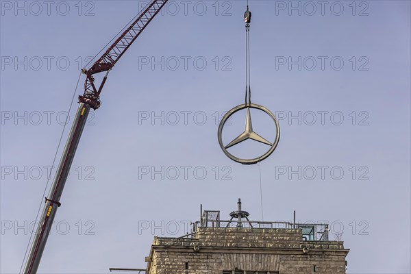 Mercedes star on the station tower is being dismantled. During the approximately 250 million euro refurbishment of the Bonatzbau