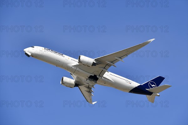 Taking off Lufthansa Airbus A350-900