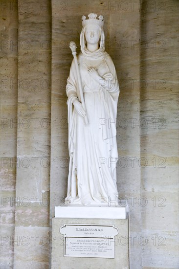 Statue of Ermentrude