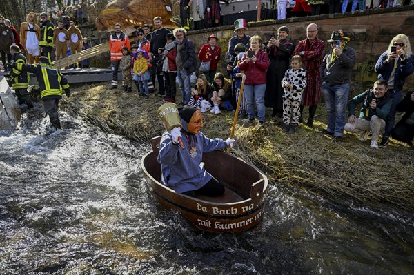 Jester on a tub or tub on the river Schiltach