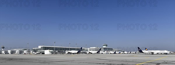 Overview of Apron East with Lufthansa aircraft