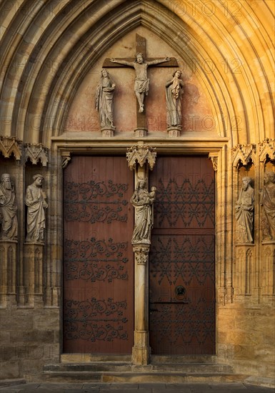 Triangle portal with the twelve apostles