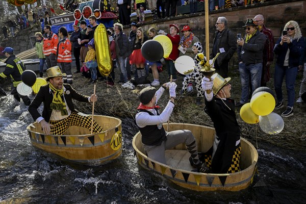 Zuber 100 Jahre Junges Parlament auf dem Fluss Schiltach