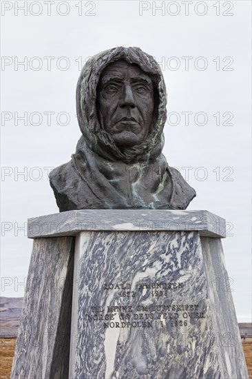 Statue of Roald Amundsen