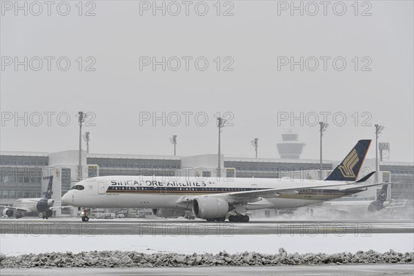 Singapore Airlines aircraft in winter in front of Terminal 2 with tower