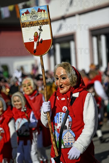 Narrenzunft Staepfeleshopser from Horb at the Great Fasnetsumzug